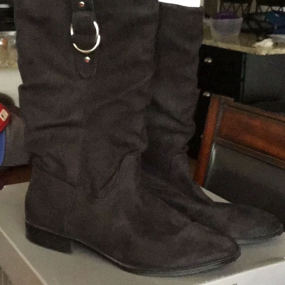 Women’s black boots